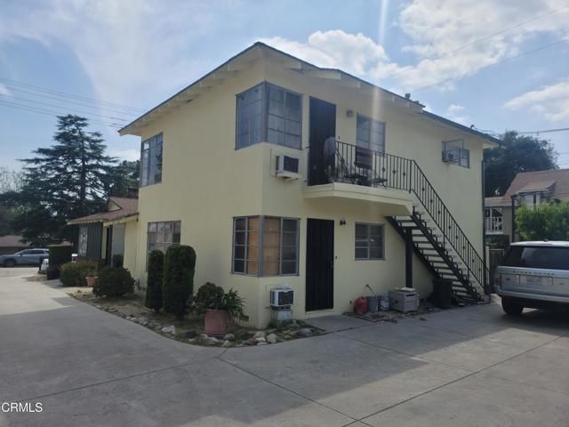 637 W Altadena Drive, Altadena, CA 91001