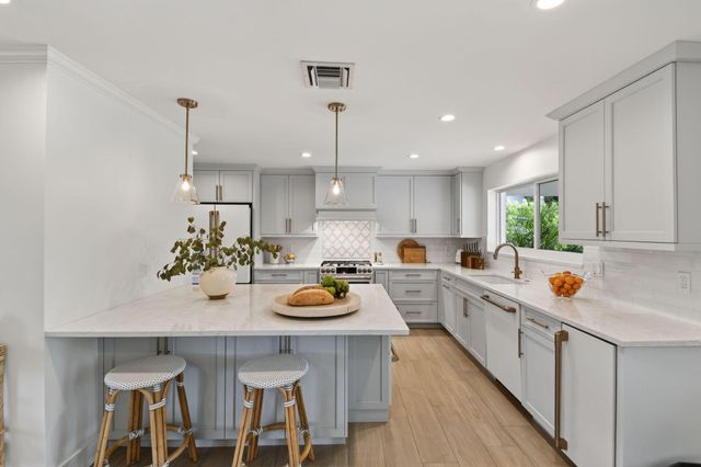 700 Lakeside Circle, North Palm Beach, FL 33408