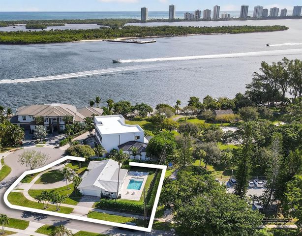 700 Lakeside Circle, North Palm Beach, FL 33408