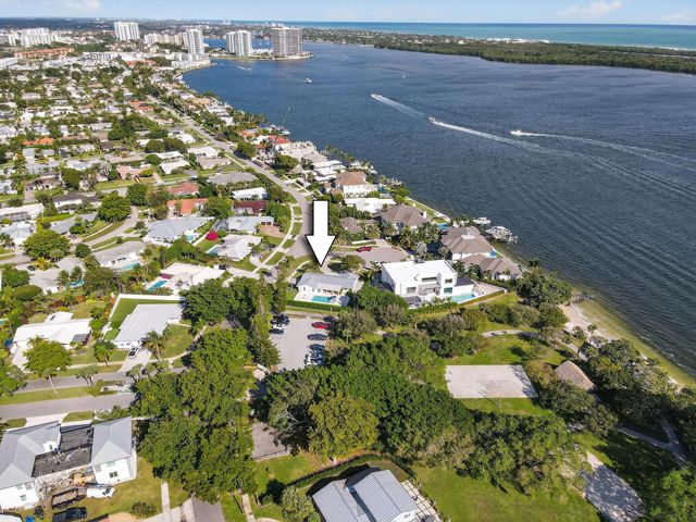 700 Lakeside Circle, North Palm Beach, FL 33408
