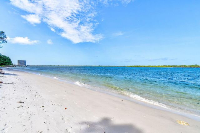 700 Lakeside Circle, North Palm Beach, FL 33408