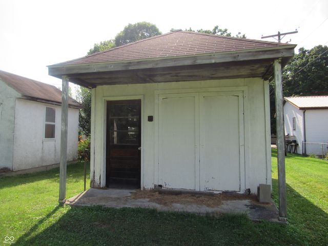 204 E Walnut Street, Waynetown, IN 47990