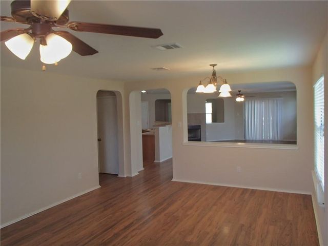 224 Wildwood DR, Georgetown, TX 78633