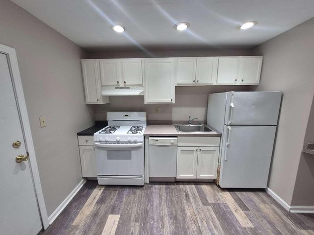 2028 W Michigan STREET, Milwaukee, WI 53233