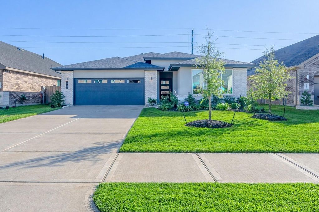 Image 1 of property listing at 28407 Hannahs Harbor Lane, Katy, TX 77494