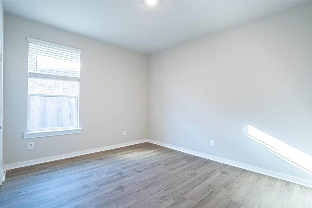 Image 11 of property listing at 28407 Hannahs Harbor Lane, Katy, TX 77494