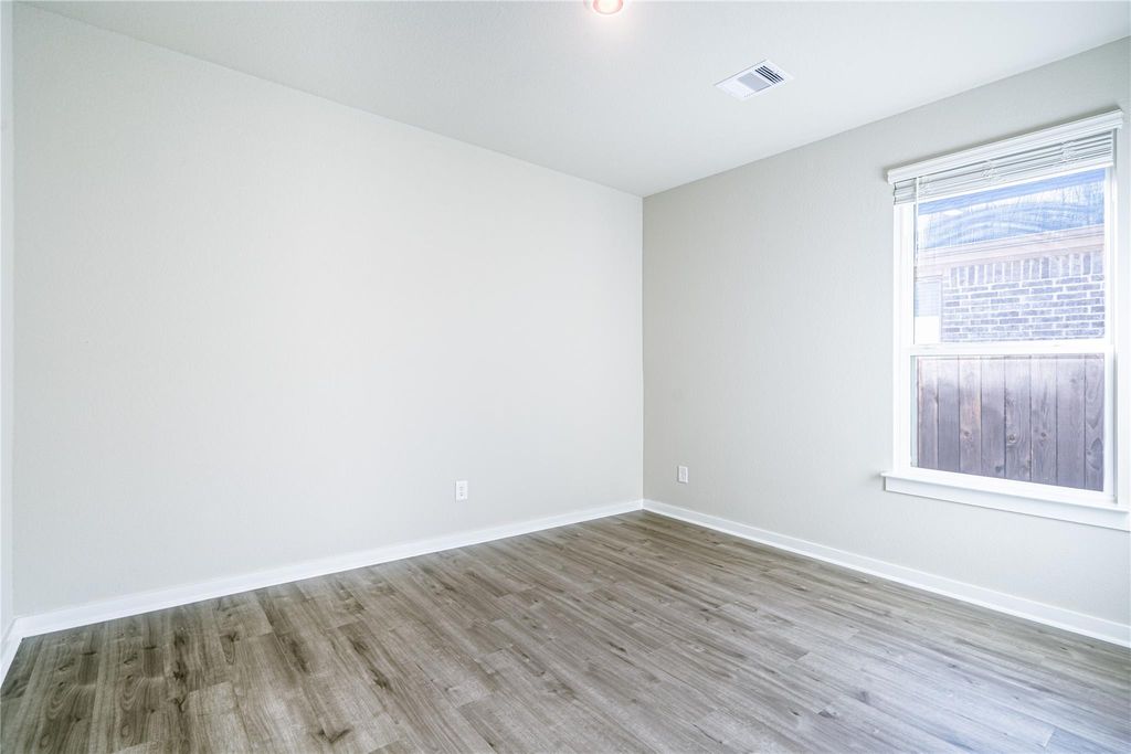 Image 12 of property listing at 28407 Hannahs Harbor Lane, Katy, TX 77494