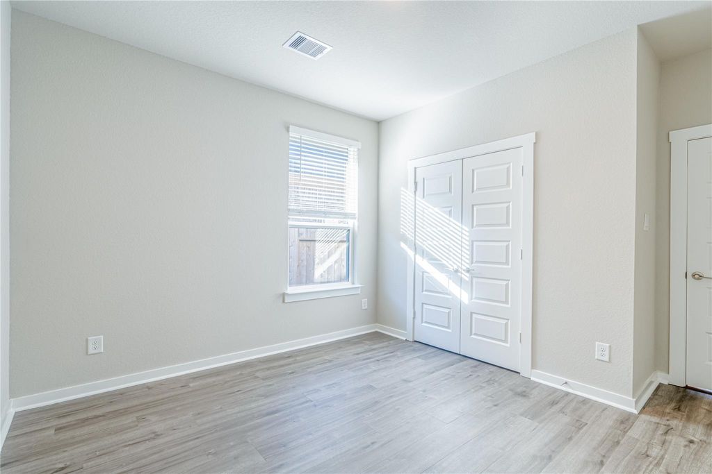 Image 13 of property listing at 28407 Hannahs Harbor Lane, Katy, TX 77494