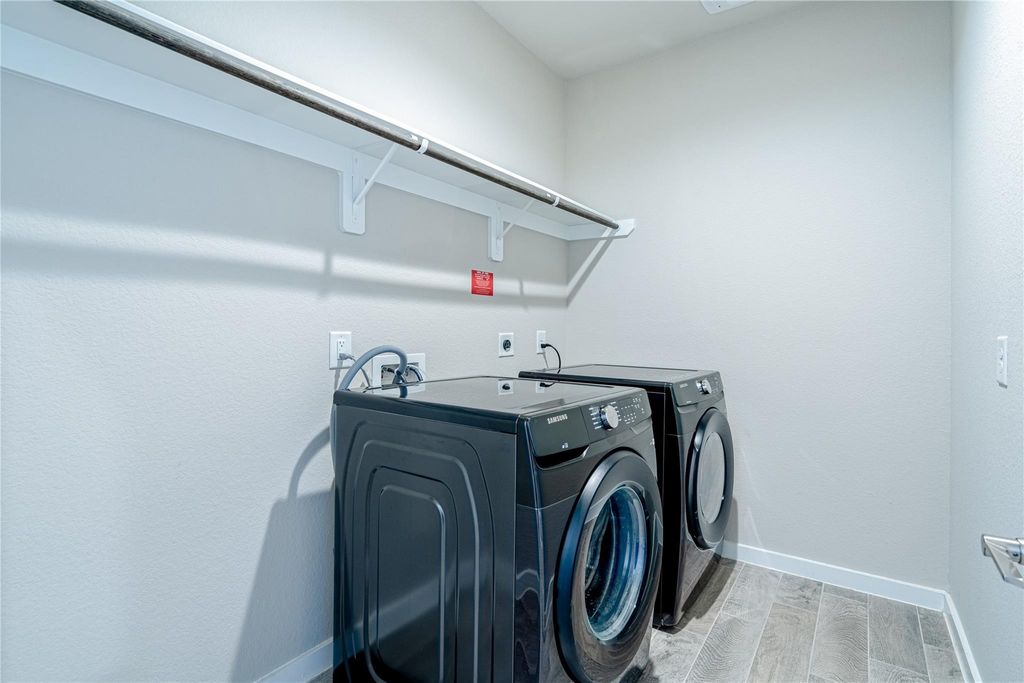 Image 14 of property listing at 28407 Hannahs Harbor Lane, Katy, TX 77494