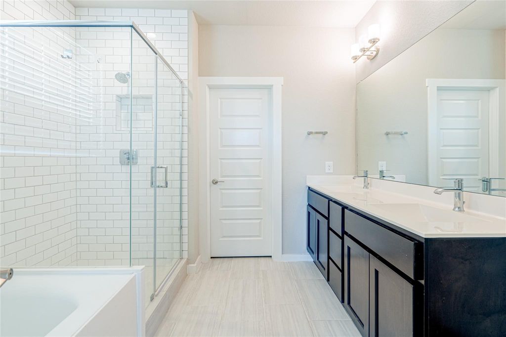 Image 16 of property listing at 28407 Hannahs Harbor Lane, Katy, TX 77494