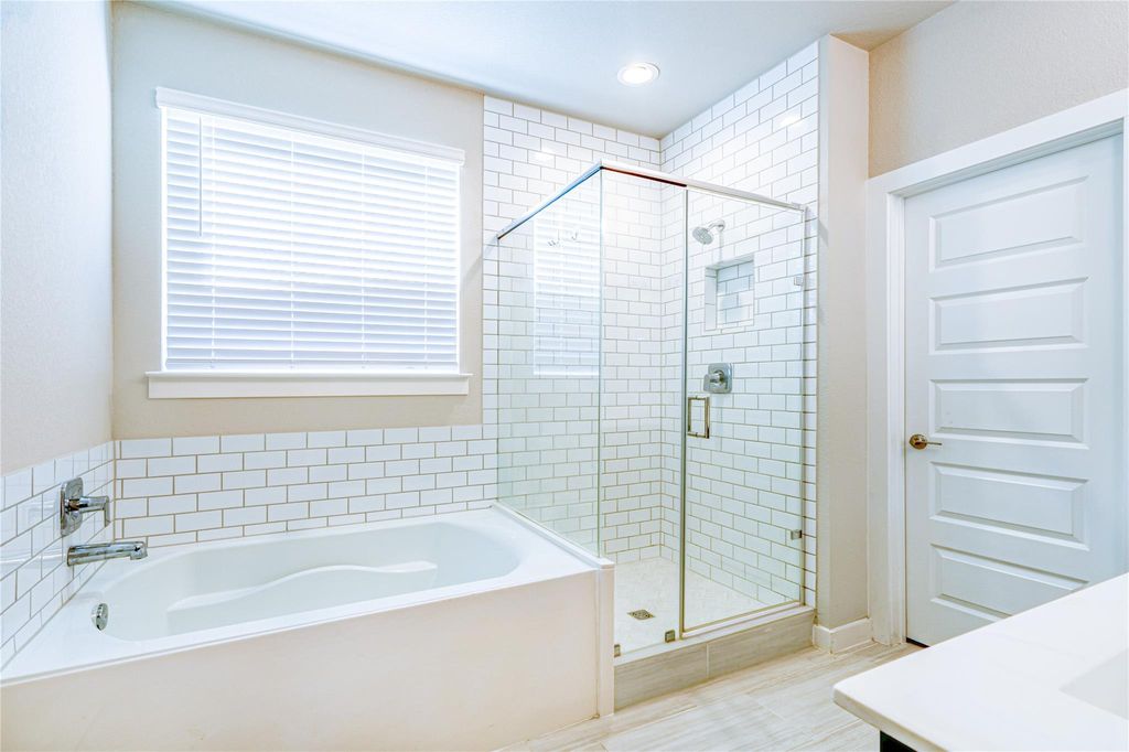 Image 17 of property listing at 28407 Hannahs Harbor Lane, Katy, TX 77494