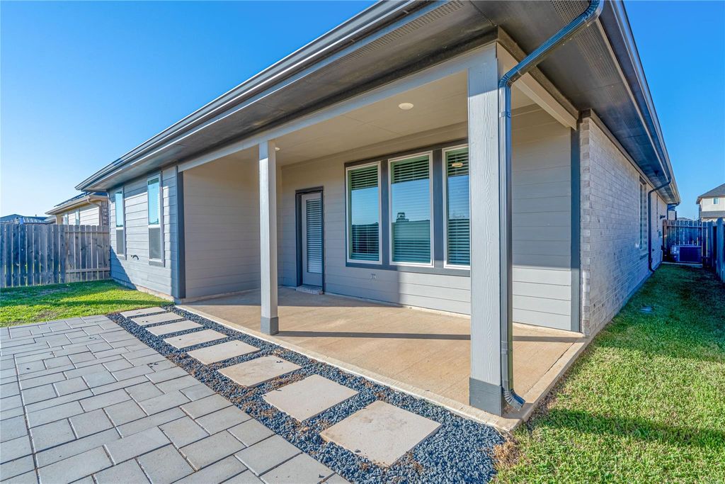 Image 19 of property listing at 28407 Hannahs Harbor Lane, Katy, TX 77494