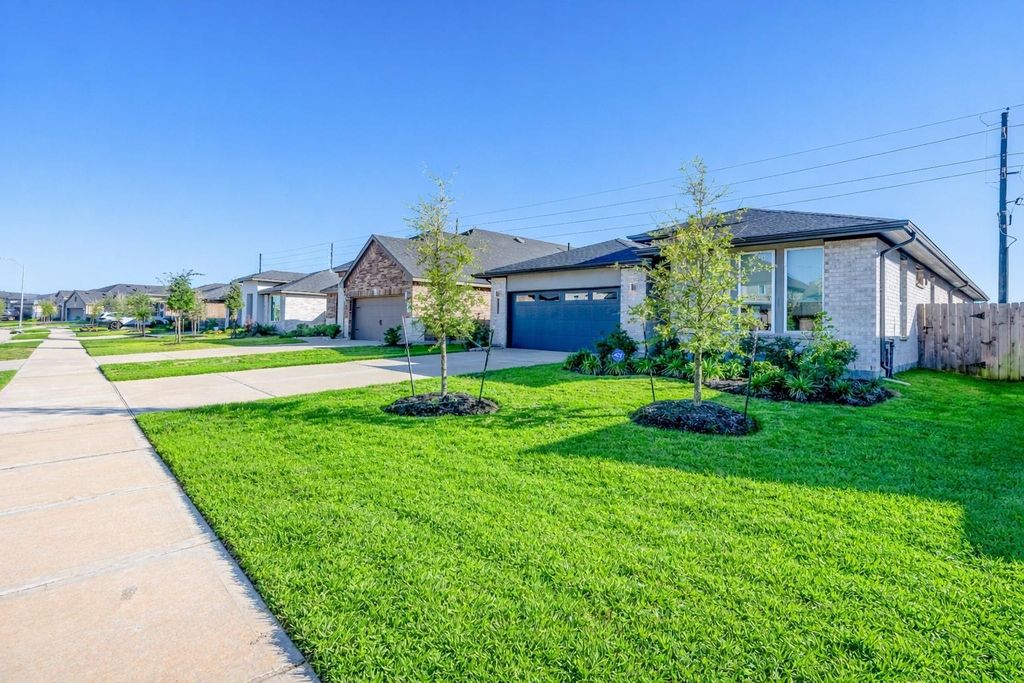 Image 2 of property listing at 28407 Hannahs Harbor Lane, Katy, TX 77494