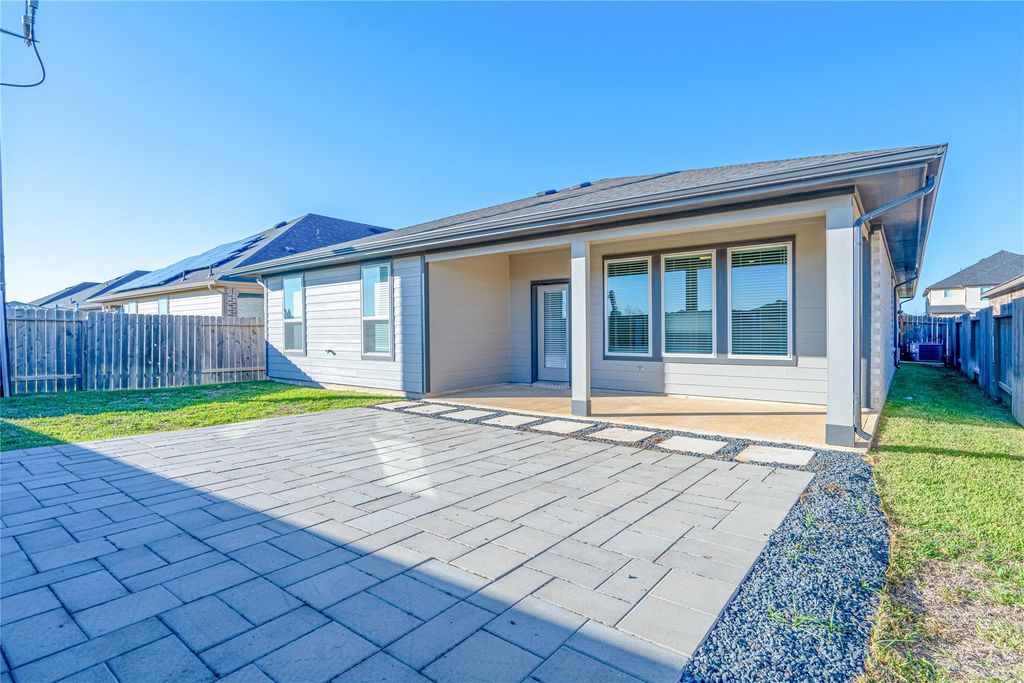 Image 20 of property listing at 28407 Hannahs Harbor Lane, Katy, TX 77494