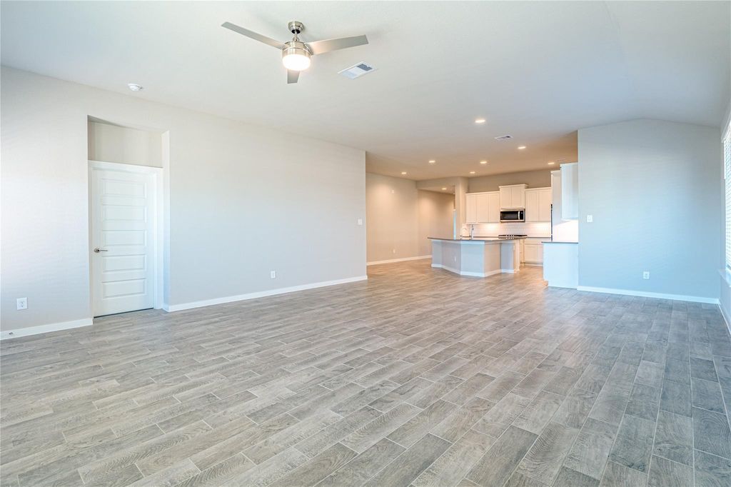 Image 6 of property listing at 28407 Hannahs Harbor Lane, Katy, TX 77494