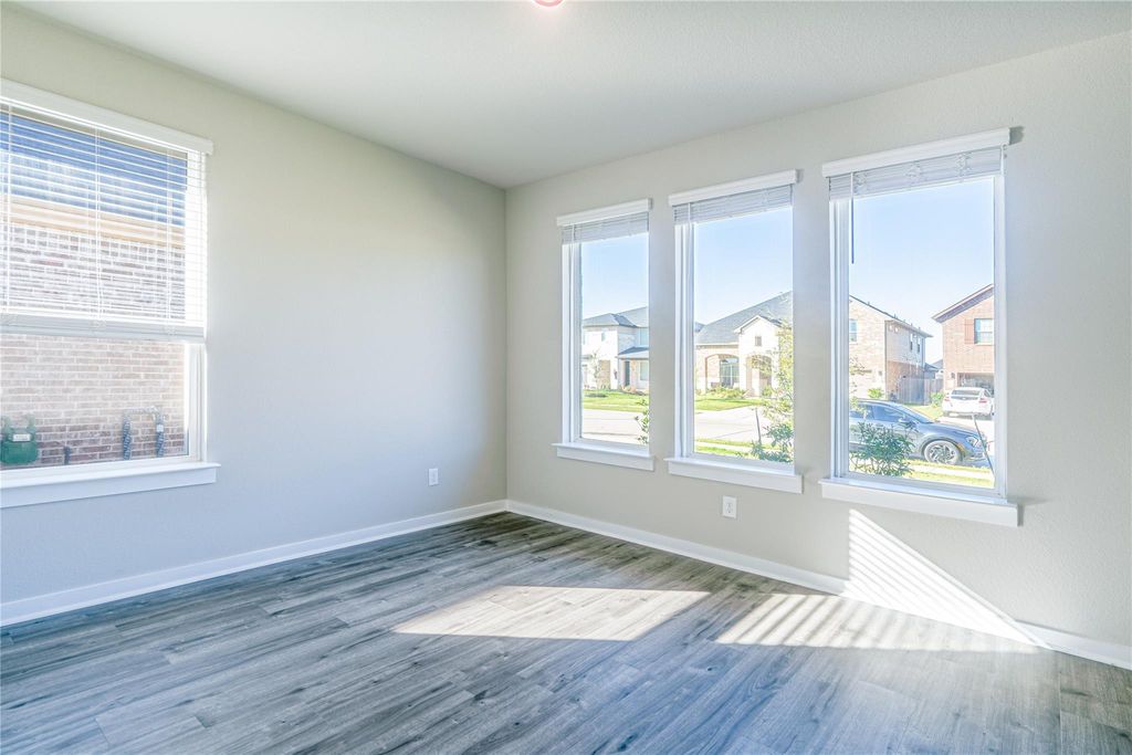 Image 8 of property listing at 28407 Hannahs Harbor Lane, Katy, TX 77494