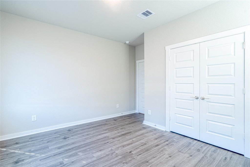 Image 9 of property listing at 28407 Hannahs Harbor Lane, Katy, TX 77494