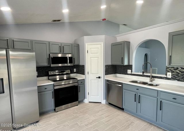 2226 Redwood Circle NE, Palm Bay, FL 32905