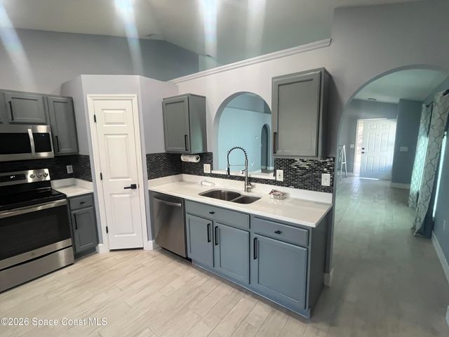 2226 Redwood Circle NE, Palm Bay, FL 32905