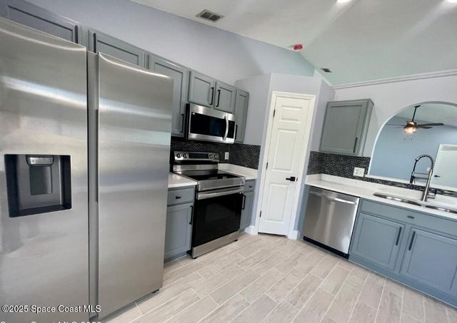 2226 Redwood Circle NE, Palm Bay, FL 32905