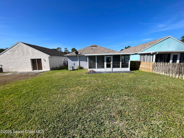 2226 Redwood Circle NE, Palm Bay, FL 32905