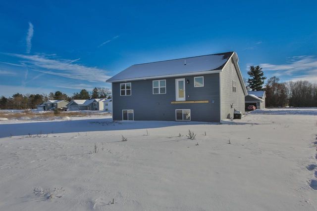 640 STILL WATERS LANE, Plover, WI 54467