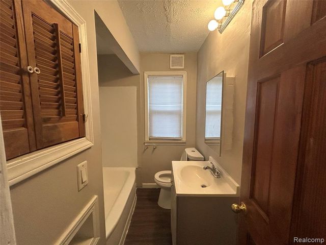 15545 Woodbine, Redford, MI 48239