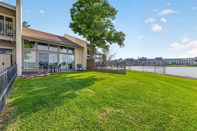 4018 Knollcrest Drive, Montgomery, TX 77356