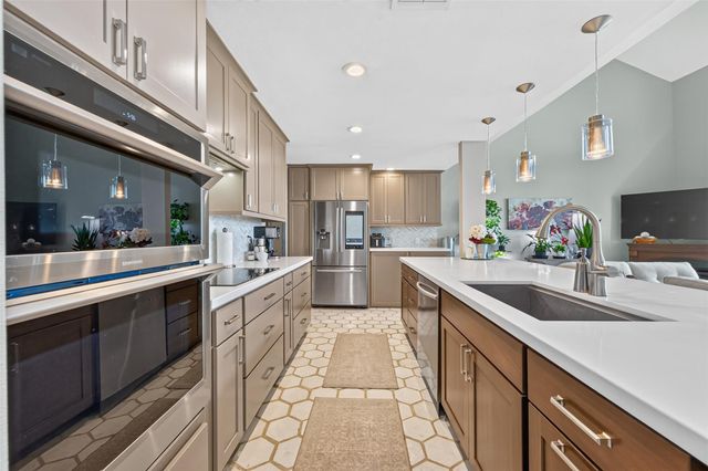 4018 Knollcrest Drive, Montgomery, TX 77356