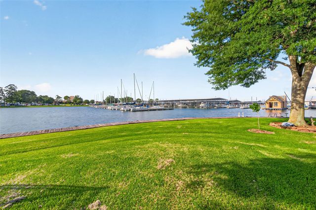 4018 Knollcrest Drive, Montgomery, TX 77356