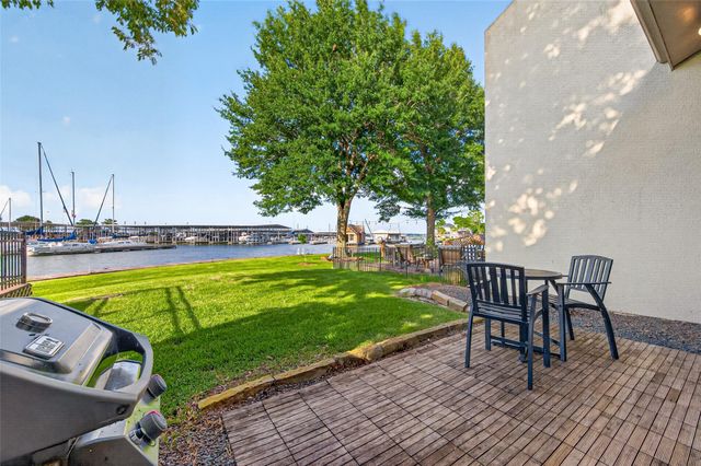 4018 Knollcrest Drive, Montgomery, TX 77356
