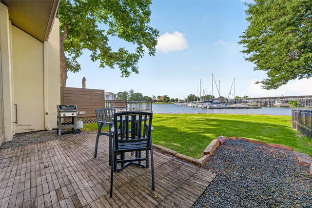 4018 Knollcrest Drive, Montgomery, TX 77356