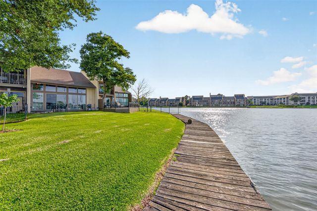 4018 Knollcrest Drive, Montgomery, TX 77356