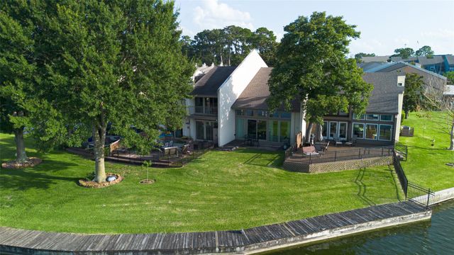 4018 Knollcrest Drive, Montgomery, TX 77356