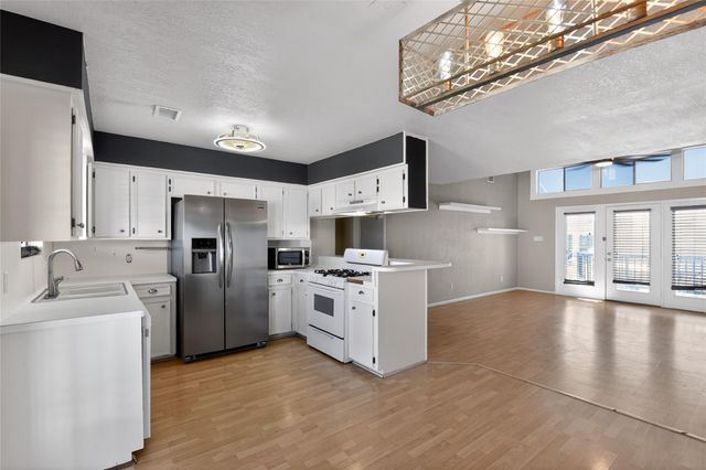 34 N Omega Street, La Marque, TX 77568