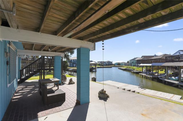 34 N Omega Street, La Marque, TX 77568