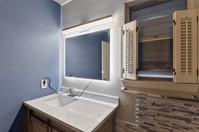 34 N Omega Street, La Marque, TX 77568