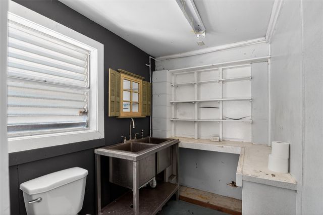 34 N Omega Street, La Marque, TX 77568