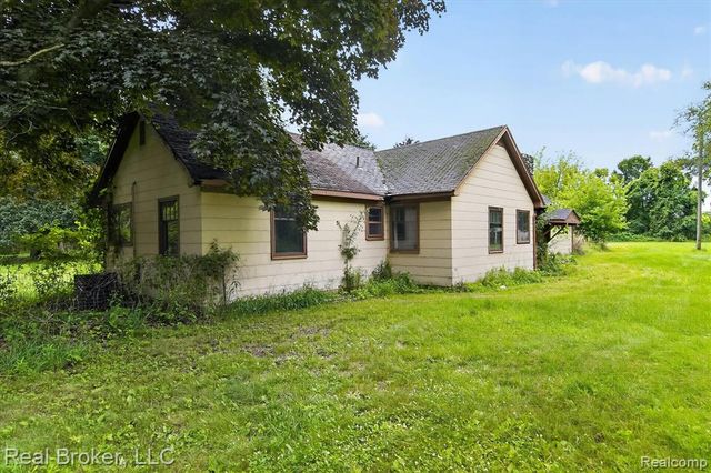 27483 Pontiac Trail, South Lyon, MI 48178