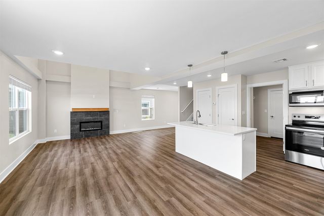 2725 Tim Rogers Ln, Salina, KS 67401