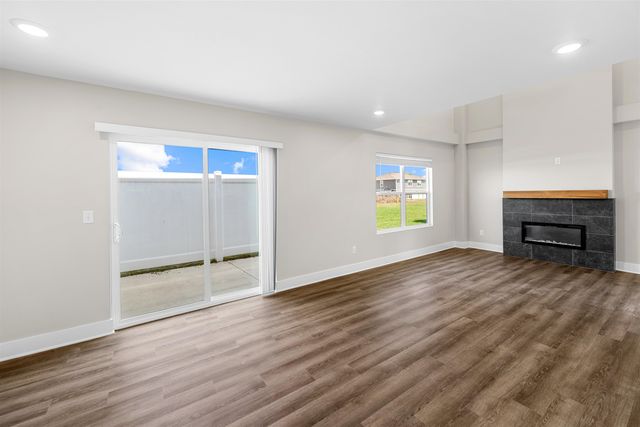 2725 Tim Rogers Ln, Salina, KS 67401