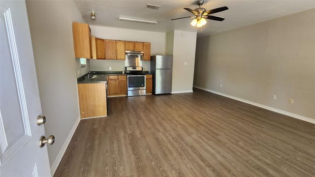 605 M L K BLVD A, Elgin, TX 78621