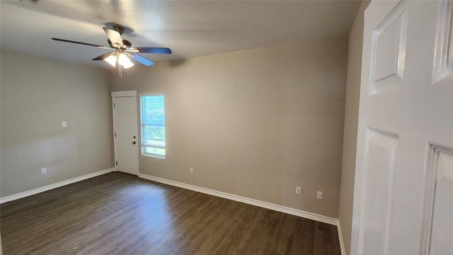 605 M L K BLVD A, Elgin, TX 78621