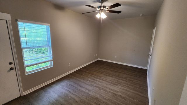 605 M L K BLVD A, Elgin, TX 78621