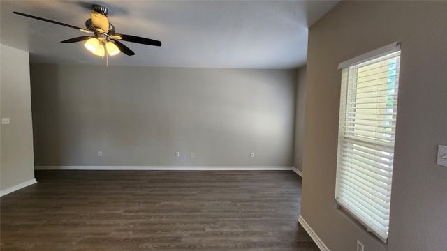 605 M L K BLVD A, Elgin, TX 78621