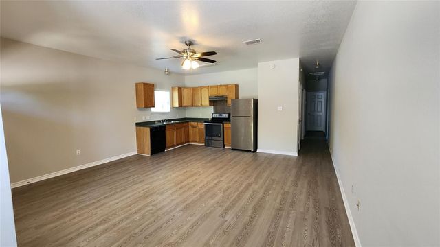 605 M L K BLVD A, Elgin, TX 78621