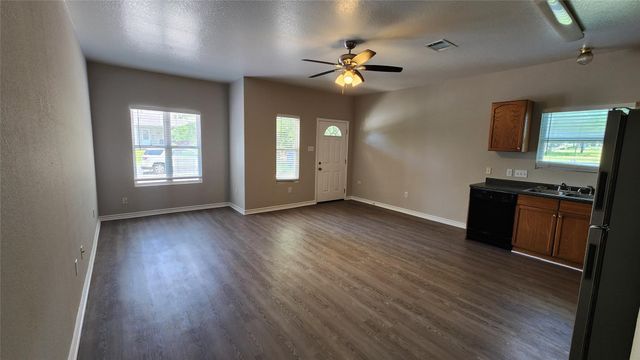 605 M L K BLVD A, Elgin, TX 78621