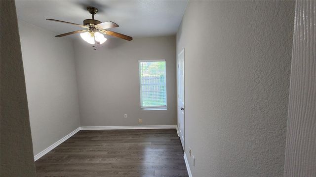 605 M L K BLVD A, Elgin, TX 78621
