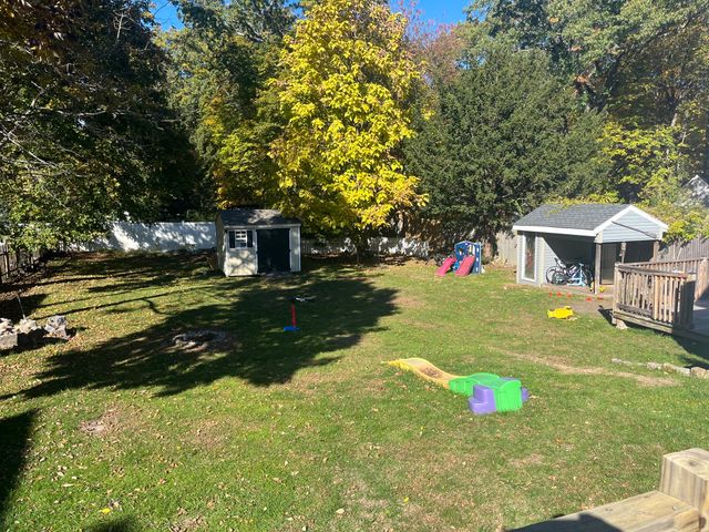18 Cliff St, Rockland, MA 02370