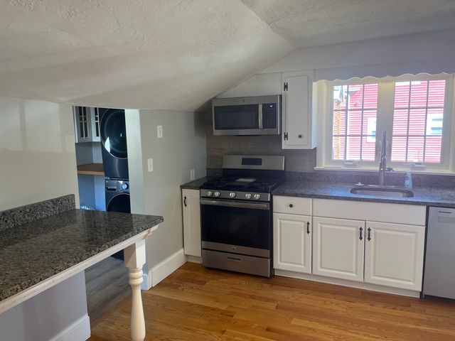 18 Cliff St, Rockland, MA 02370